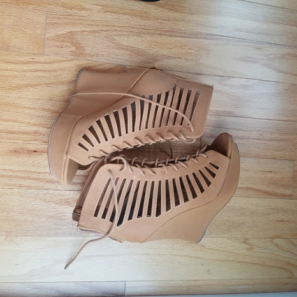 Shoes - Lace wedge heels